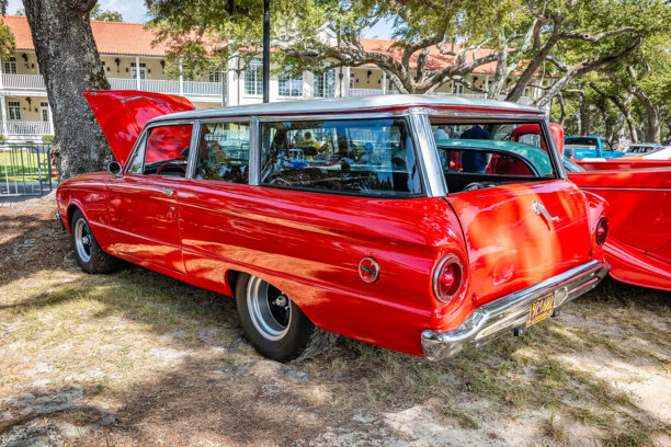 1960年福特猎鹰旅行车图片下载