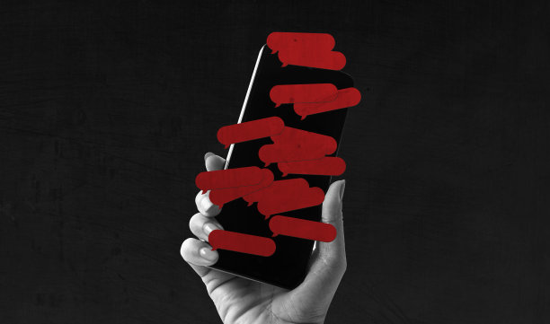 手握手机指向对话气泡。艺术拼贴数字流行现代艺术图片下载