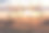 沙滩上夕阳下的海水背景中写着2025年金色数字。祝同事和朋友新年快乐，愿成功与繁荣伴随，贺卡祝福。图片下载