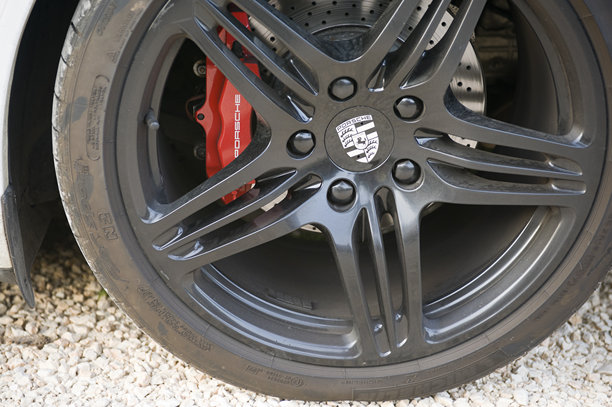 保时捷的鞋图片下载