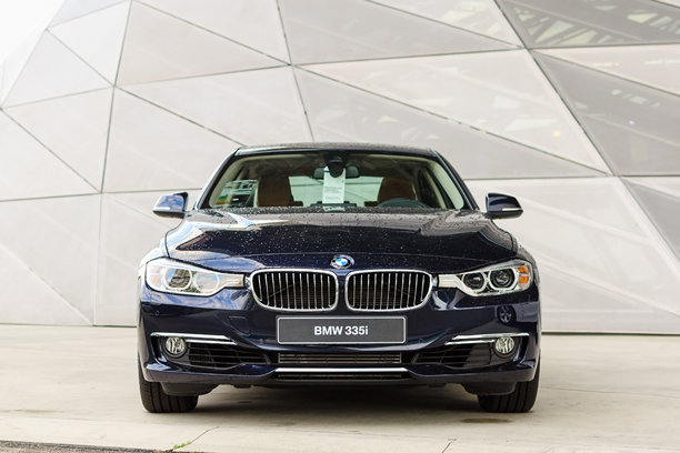 新车型强大的宝马335i久负盛名的现代汽车图片下载