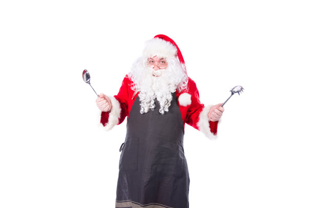 搞笑的圣诞老人正在准备晚餐。图片下载