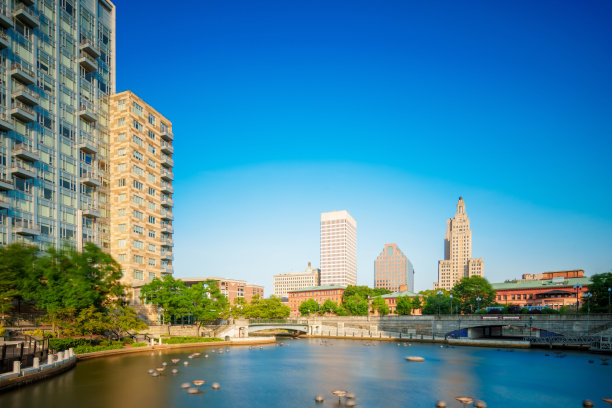 美国罗德岛省水景公园，2024年库存照片。长时间曝光，带有运动模糊效果。图片下载