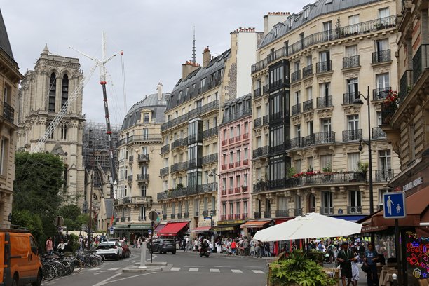 巴黎，法国的随机照片。拉丁区，2024年6月。图片下载