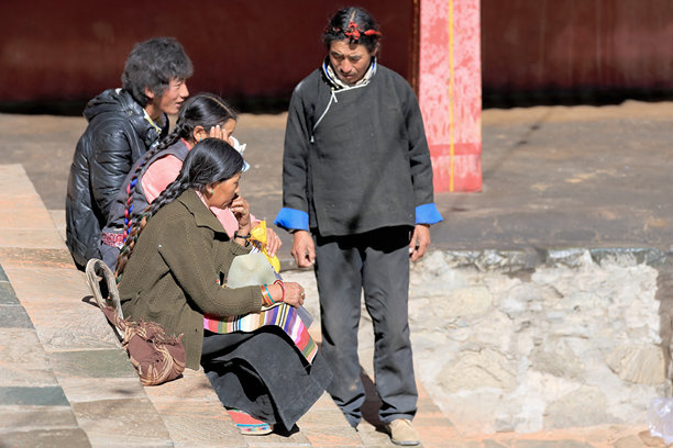 扎什伦布寺藏族信徒家庭。Shigatse-Tibet。1718图片下载
