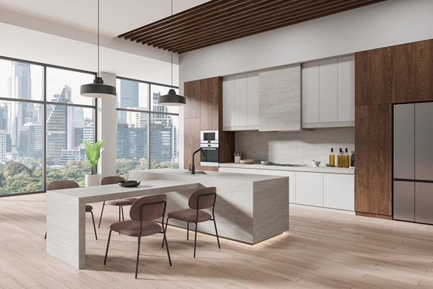 豪华家庭厨房内部设有吧台和橱柜，全景窗图片下载