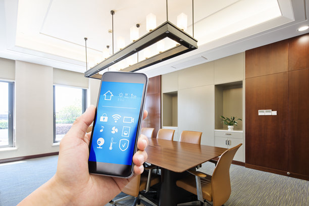 使用手机上智能家居APP图片下载