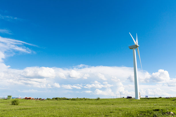 草原上风力发电场图片下载