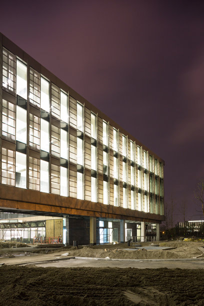 灯火通明的办公大楼图片下载