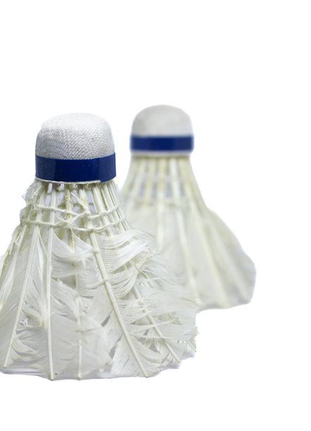 羽毛球在白色背景上孤立展示图片下载