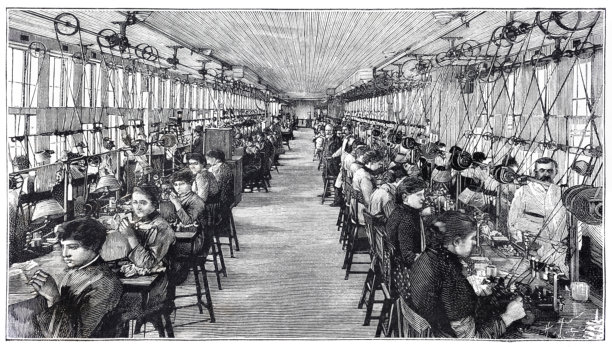 马萨诸塞州沃尔瑟姆的手表制造工厂工人图片下载