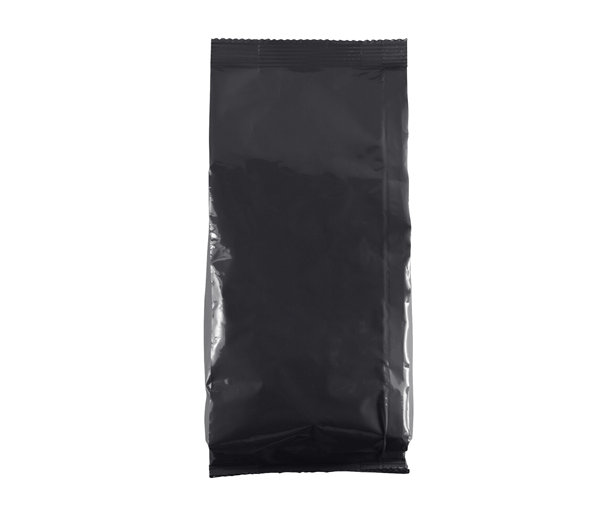 空白铝箔或塑料食品立式袋小吃包装袋全包食品包装。正面视图。白色背景下孤立。模型。3D渲染，3D插图。图片下载