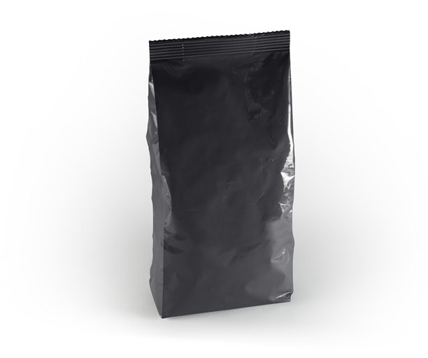 空白铝箔或塑料食品立式袋小吃包装袋全包食品包装。正面视图。白色背景下孤立。模型。3D渲染，3D插图。图片下载