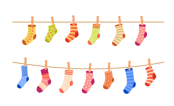 袜子晾衣绳套装。可爱的插图，展示婴儿衣物挂在绳子上。图片下载