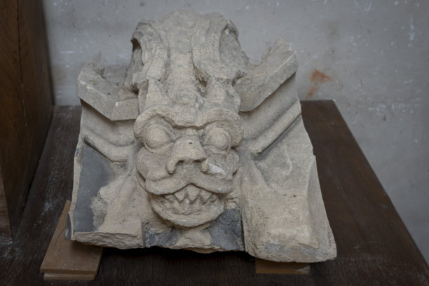 法国欧，2024年9月21日：石雕石像鬼的景观图片下载