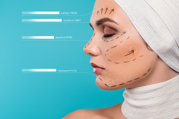 未来主义设计的女性患者在青色背景下进行整形手术测试，使用全息图拼贴。图片下载