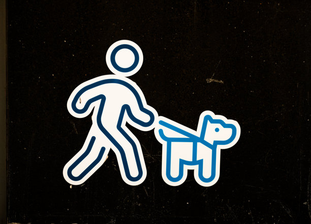 一个男人牵着狗散步的符号。图片下载