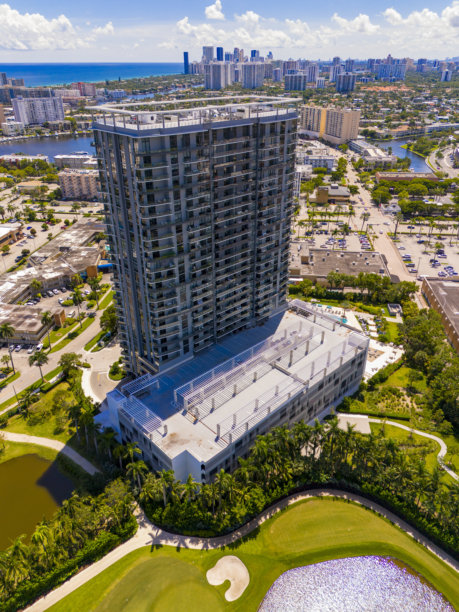 空中无人机照片：斯莱特哈兰代尔高档出租公寓大楼图片下载