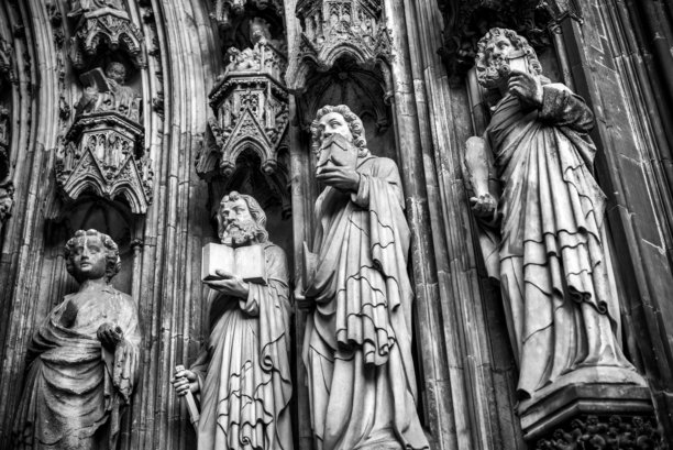 德国科隆大教堂在日出时的建筑细节图片下载