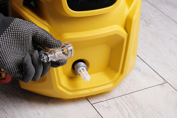 高压清洗机滤网的特写清洁图片下载