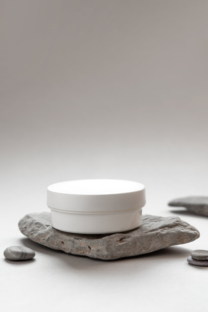 极简主义护肤霜瓶图片下载