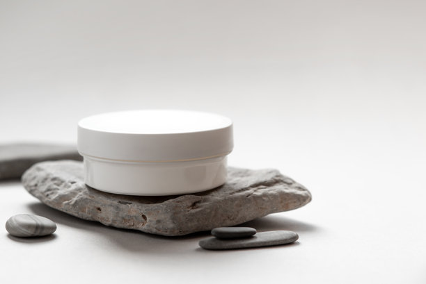 极简主义护肤霜瓶图片下载