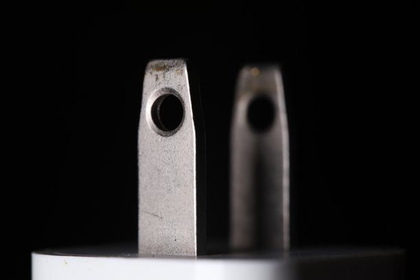 类型A插头特写，黑色背景，适用于美国、加拿大、日本和墨西哥的插头和插座图片下载