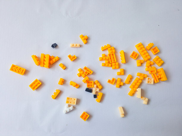 五颜六色的塑料黄色玩具砖背景图片下载
