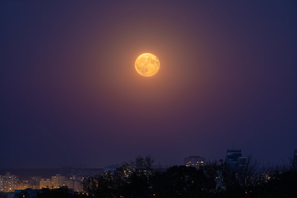 水瓶座的满月。图片下载