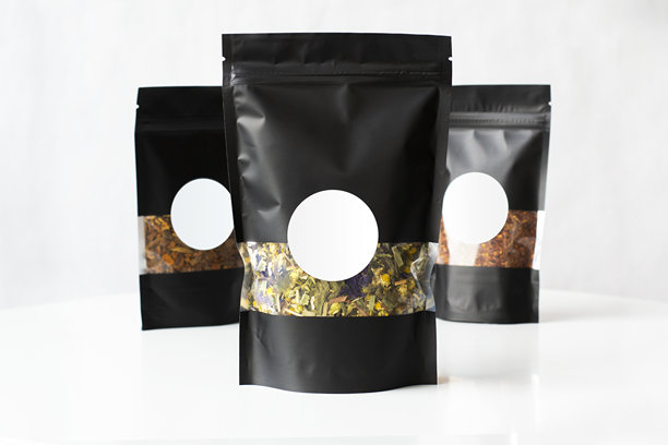 黑茶包装样品，内含茶叶混合物图片下载