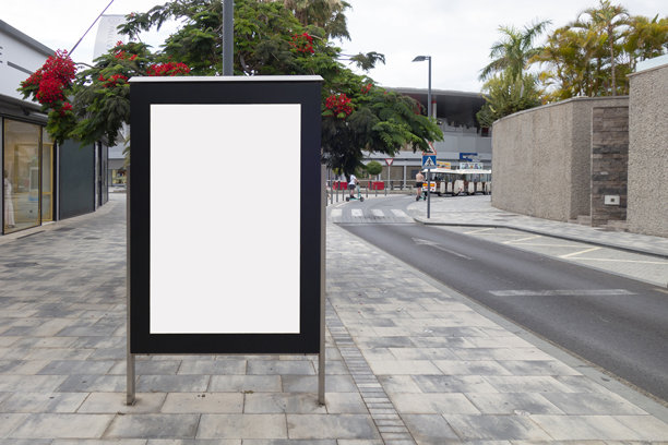 街道上的空白广告牌模型图片下载
