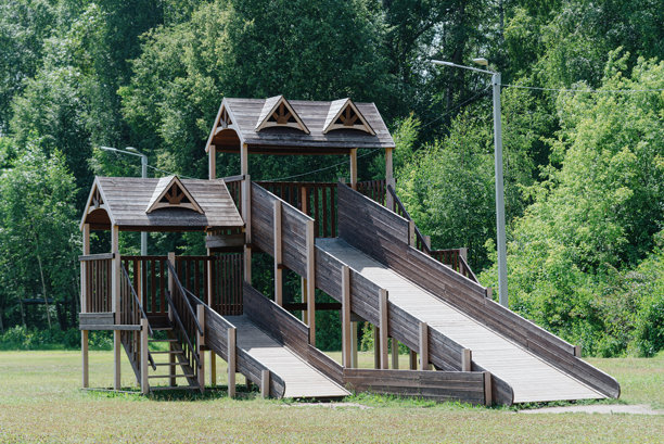 滑雪用木制滑梯图片下载
