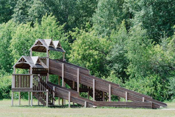 滑雪用木制滑梯图片下载