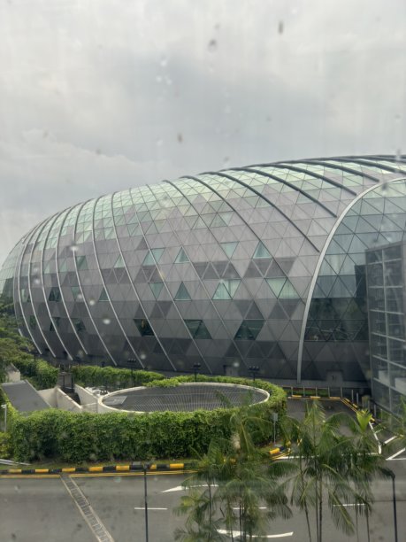 新加坡樟宜机场外部的宝石景观图片下载
