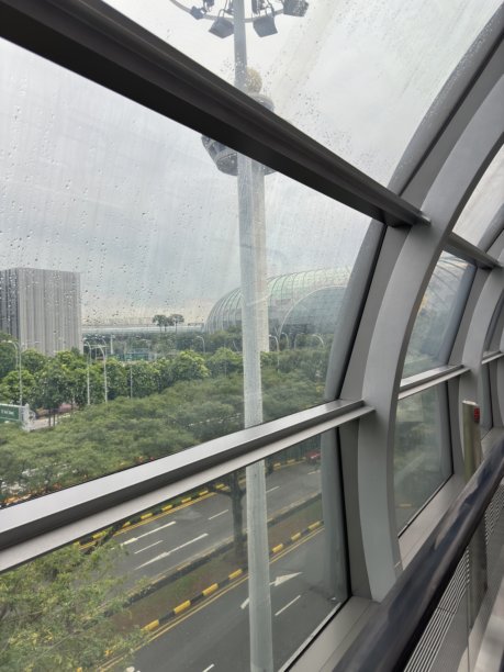 新加坡樟宜机场内部美丽的景观图片下载