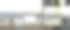 现代办公室的木质桌子上放着一台笔记本电脑，窗外有自然风景的大窗户。图片下载
