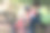 山地自行车事故，骑自行车者在自然公园的练习活动中摔倒并受伤，急需救助并接受急救人员的护理。图片下载