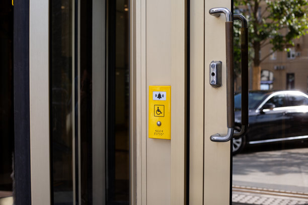 现代面板带有帮助按钮，方便残障人士使用图片下载