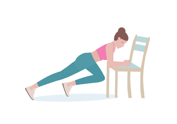 在家用稳固的椅子进行锻炼：平板支撑膝盖交叉图片下载