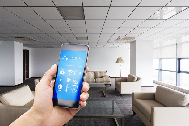 洽谈室使用手机智能家居APP图片下载