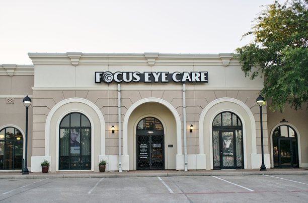 休斯顿，德克萨斯州，美国的眼科护理业务外观。图片下载