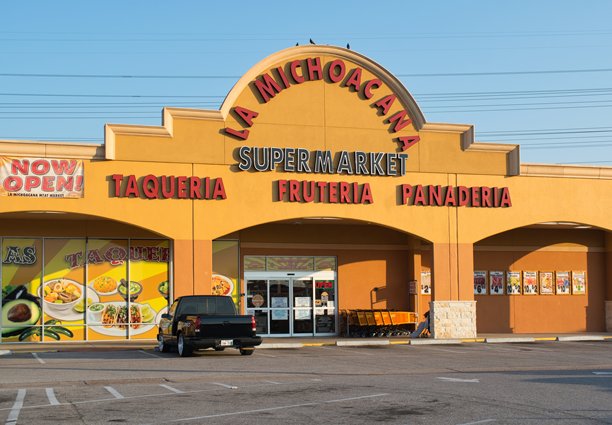 休斯顿，德克萨斯州的La Michoacana超市商店前景。图片下载