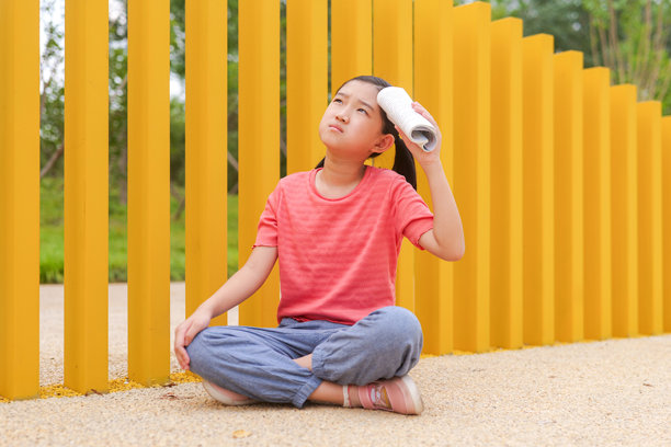 孩子们在夏天很无聊图片下载