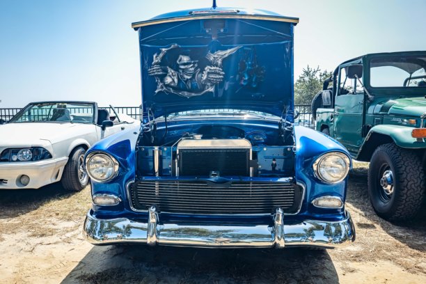 1955年雪佛兰210两厢轿车图片下载