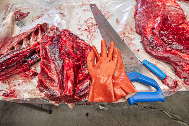 市场上新鲜的驯鹿肉图片下载