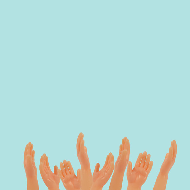 许多人类的手抓住从上方掉落的物体或伸手去拿他们想要的东西。概念创意照片图片下载