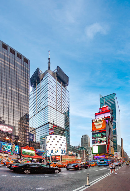 纽约时代广场的百老汇剧院和警察图片下载