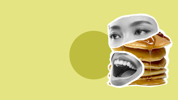 一堆淋着糖浆的煎饼图片下载