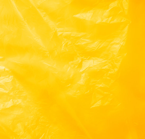 黄色秋季夏季背景塑料皱纹袋薄膜光面褶皱覆盖包装粗糙包裹材料包装反射纹理地板零售颗粒污染聚乙烯垃圾。图片下载