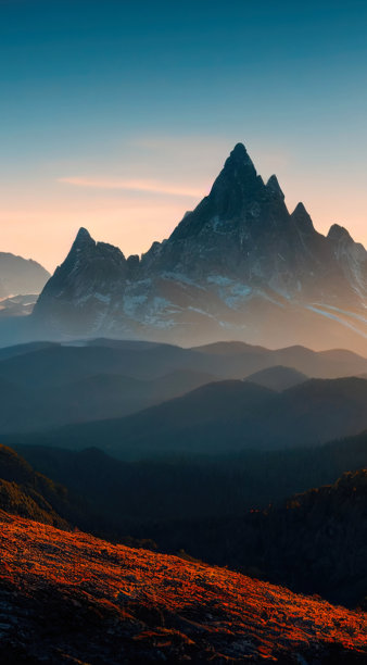 美丽的山脉风景照片，山脉壁纸，雪山风景，美丽的山脉自然风光图片下载